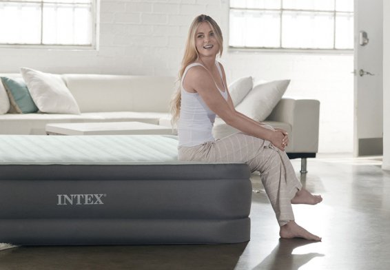 Двуспальная надувная кровать PremAire 1 Bed Intex 64906, встроенный электрический насос 220В