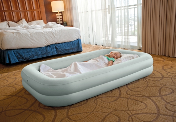 Односпальный надувной матрас для детей Kidz Travel Bed Set Intex 66810NP, ручной насос и сумка